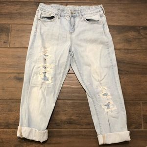 Light wash boyfriend style jeans!✨